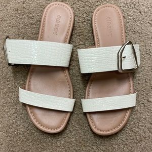 Old Navy women sandals. Size 6
